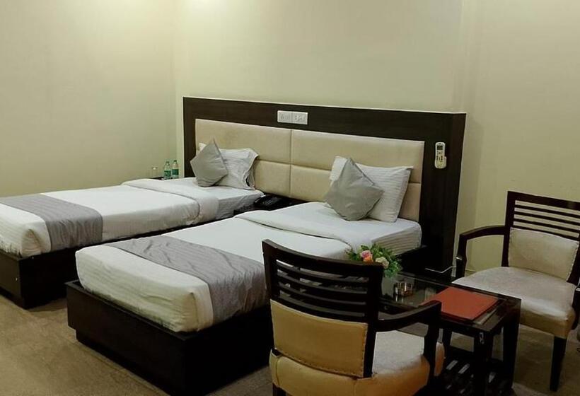 فندق Veena Regency