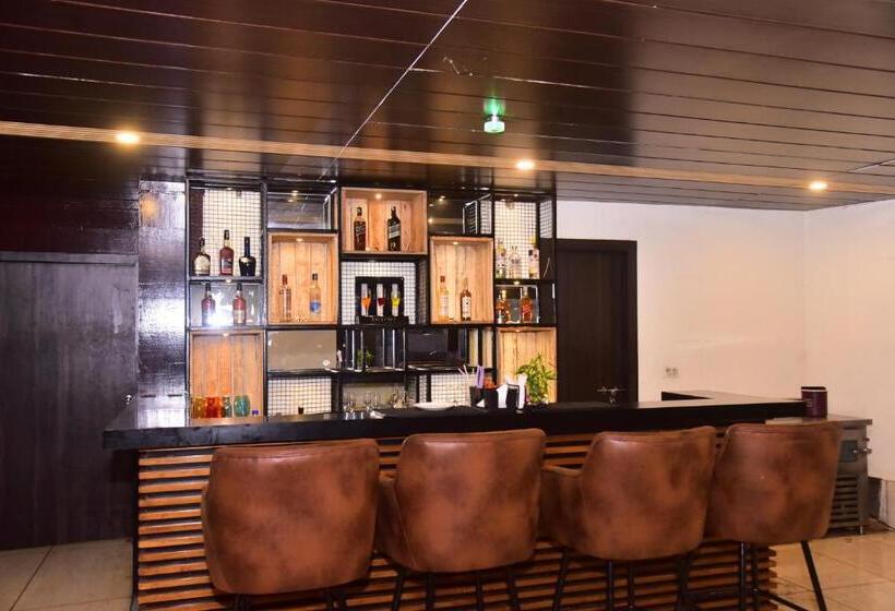 فندق Veena Regency