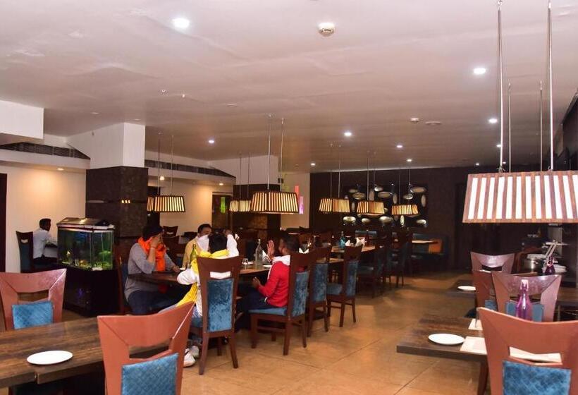 فندق Veena Regency