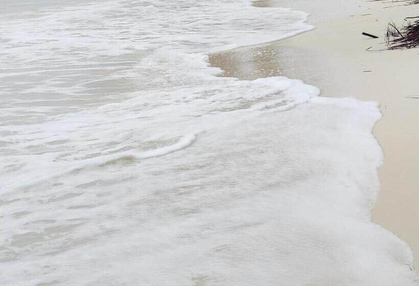 پانسیون Oi Beach