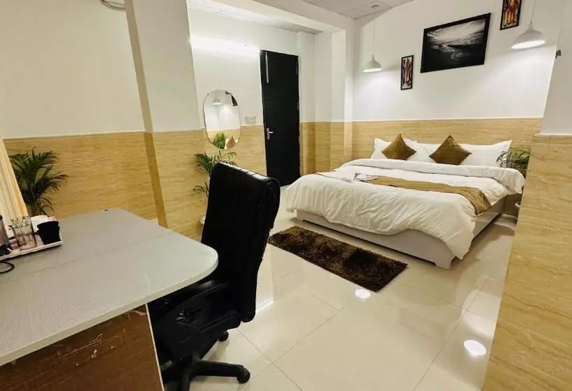 Majatalo Relax In   Noida Sector 18