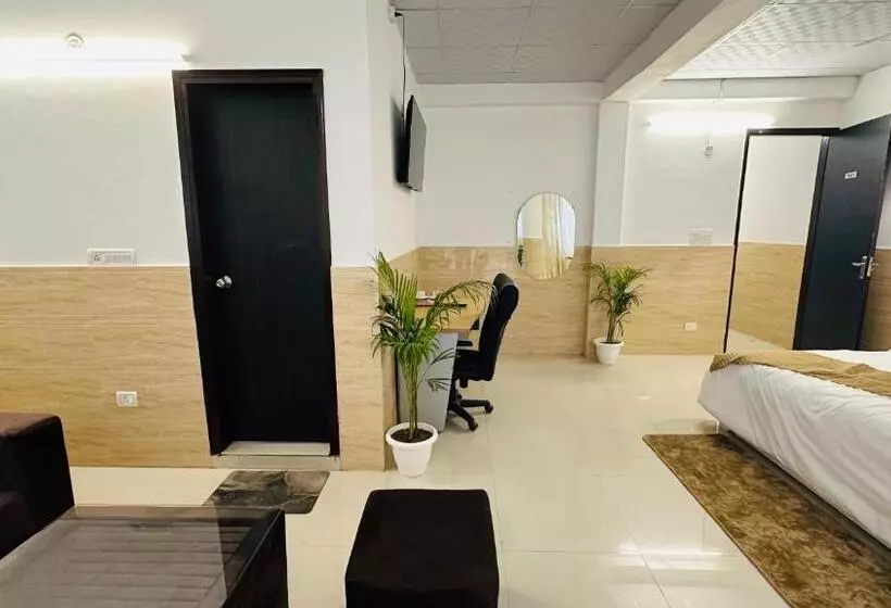 Majatalo Relax In   Noida Sector 18