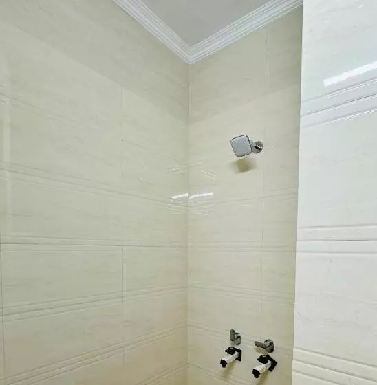 Majatalo Relax In   Noida Sector 18