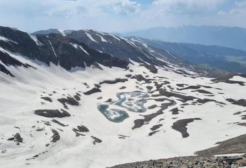 هاستل Gulmarg View Cottage