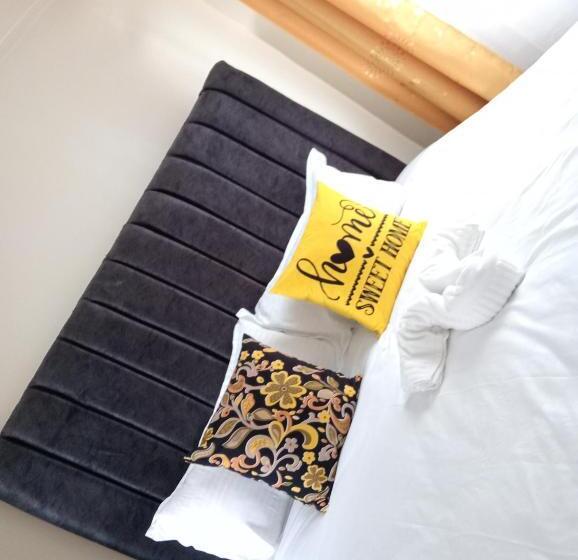 تختخواب و صبحانه Lora S Haven Homes Studio Apartment