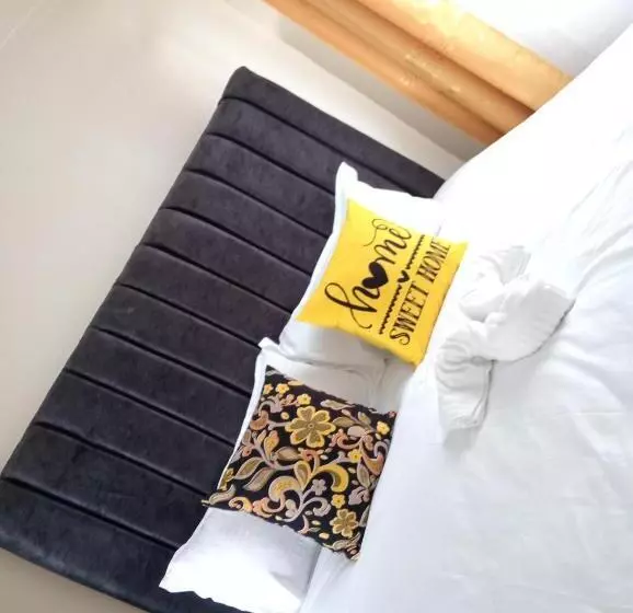 تختخواب و صبحانه Lora S Haven Homes Studio Apartment