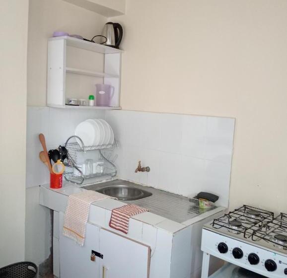 تختخواب و صبحانه Lora S Haven Homes Studio Apartment