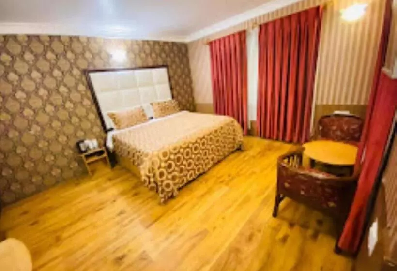 Forest Hill Resorts Laripora