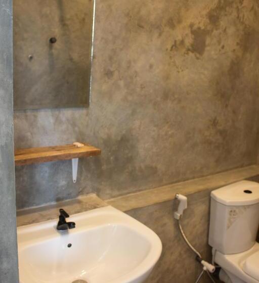 The Stables Hotel Midigama