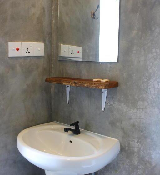 The Stables Hotel Midigama