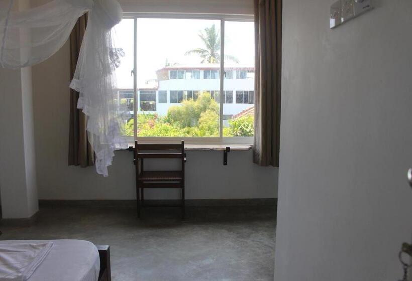 The Stables Hotel Midigama