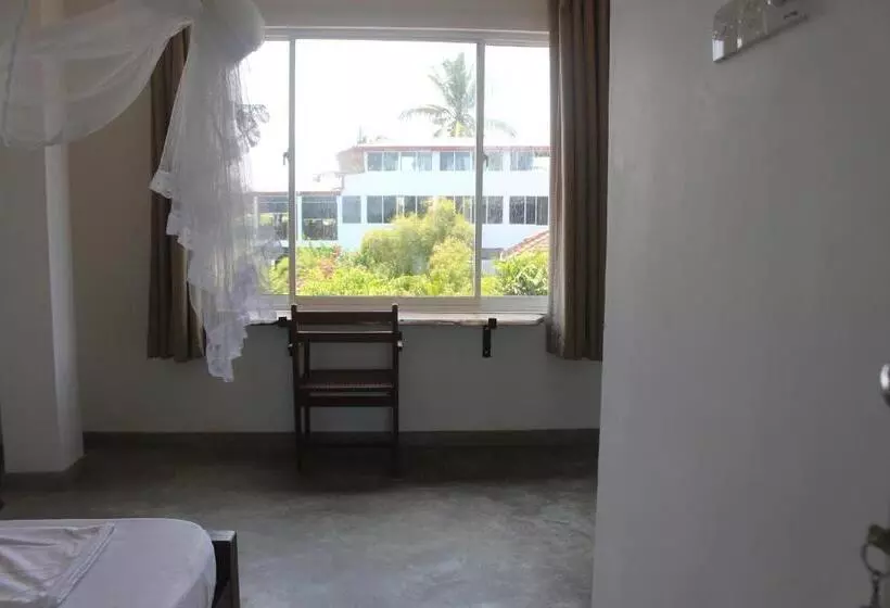The Stables Hotel Midigama