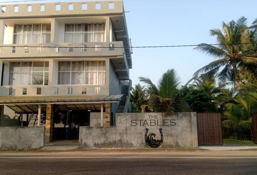 The Stables Hotel Midigama