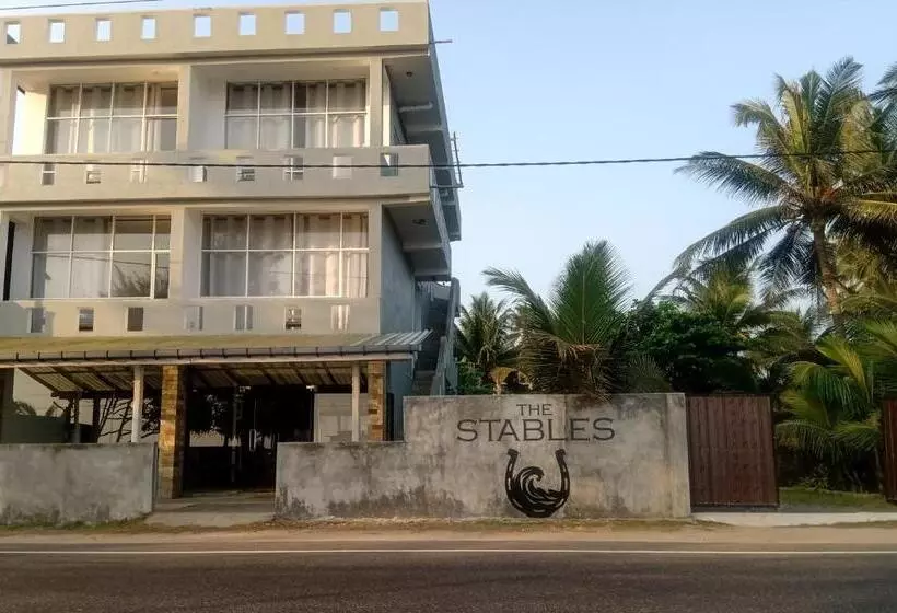 The Stables Hotel Midigama