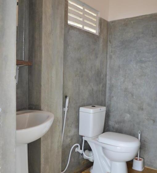 The Stables Hotel Midigama