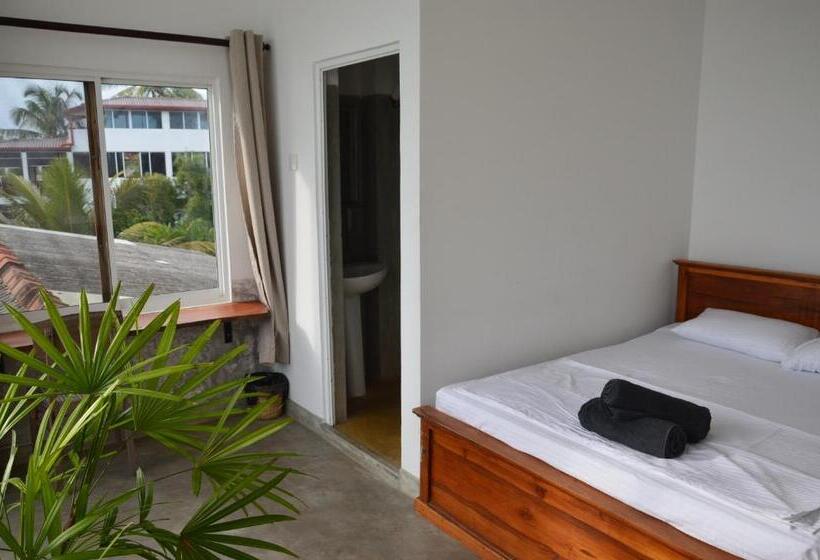 The Stables Hotel Midigama