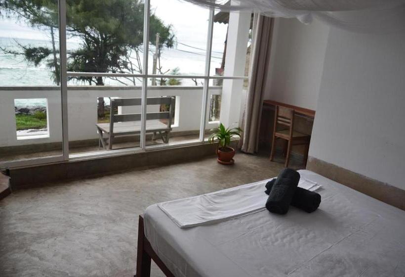 The Stables Hotel Midigama