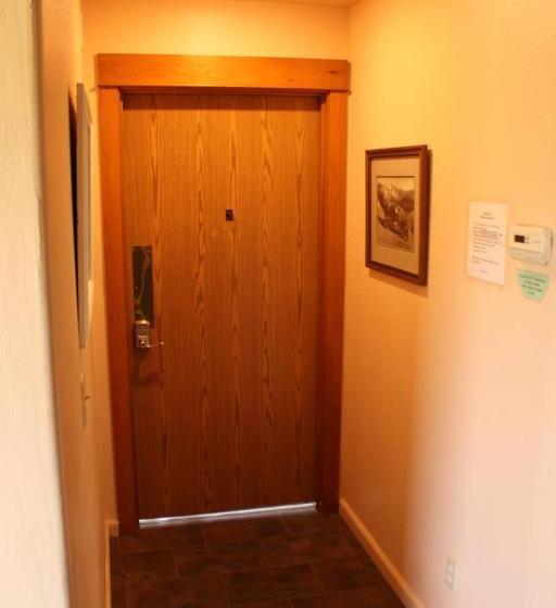 Ashland Commons Hostel