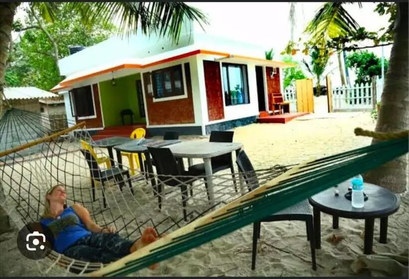 ベッドアンドブレックファースト Funky Art Beach Home