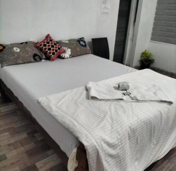 Aamiaismajoitus (B&B) Funky Art Beach Home