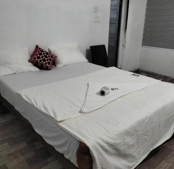 Aamiaismajoitus (B&B) Funky Art Beach Home