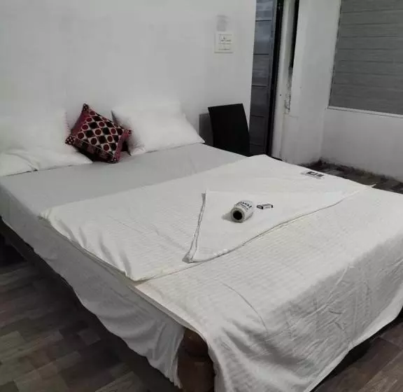 ベッドアンドブレックファースト Funky Art Beach Home