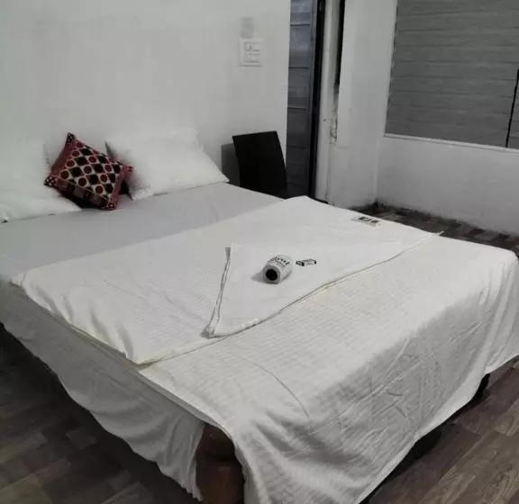 ベッドアンドブレックファースト Funky Art Beach Home