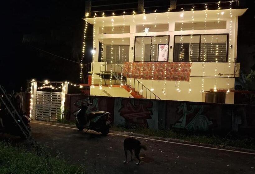 Aamiaismajoitus (B&B) Funky Art Beach Home