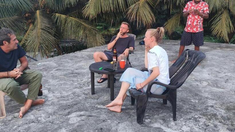 Aamiaismajoitus (B&B) Funky Art Beach Home