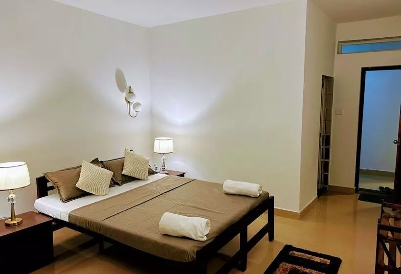 Hotel Apricot Inn