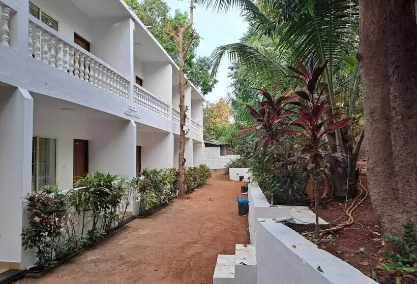Hotel Apricot Inn