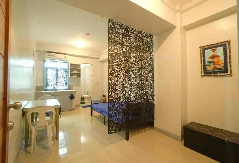 ペンション B Backpackers Transient