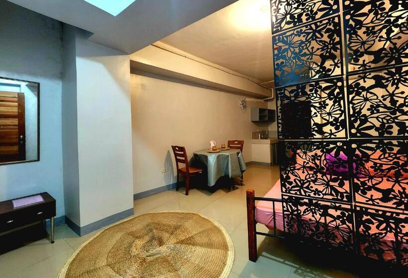 Pension B Backpackers Transient