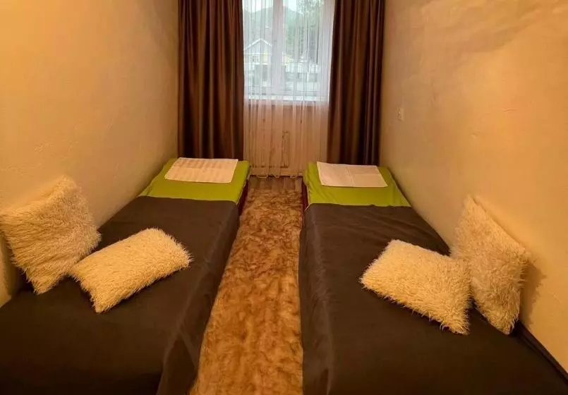 پانسیون Guesthouse Kyrgyz Uz
