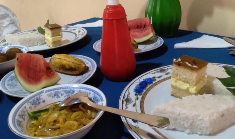 بنسيون Sanjeewa Inn