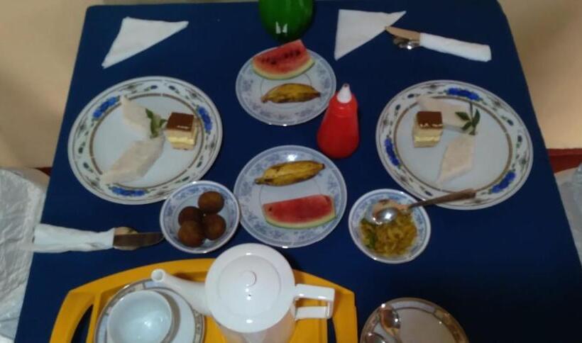 بنسيون Sanjeewa Inn