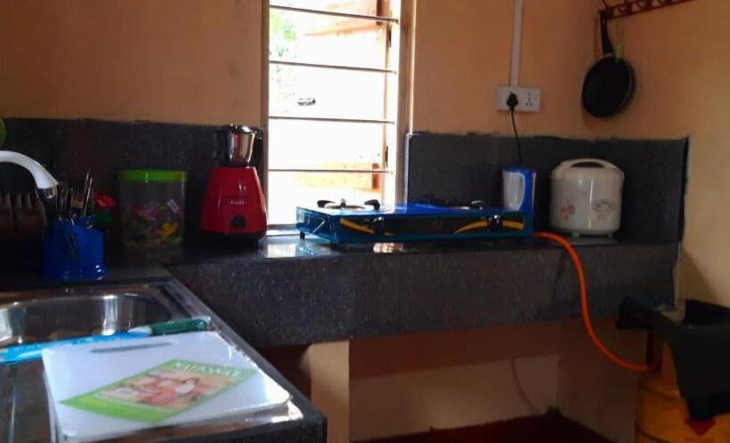 بنسيون Sanjeewa Inn