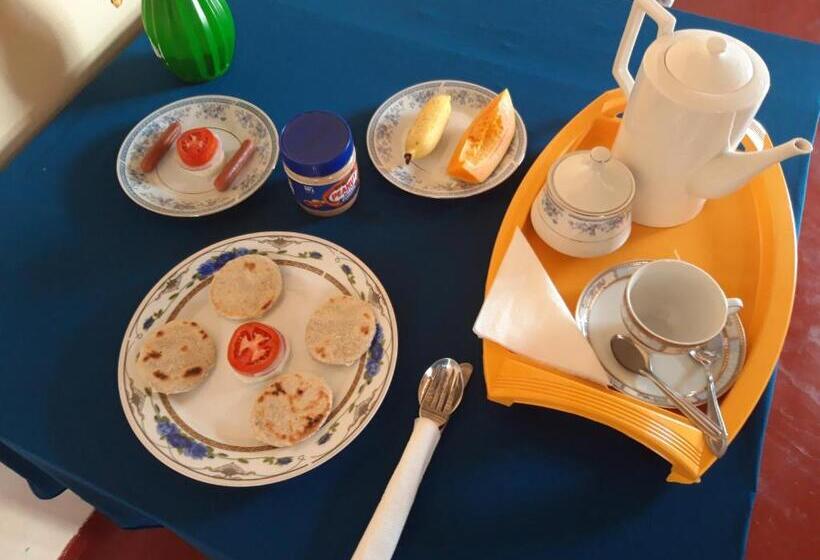 بنسيون Sanjeewa Inn