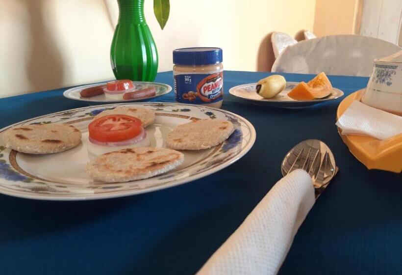 بنسيون Sanjeewa Inn