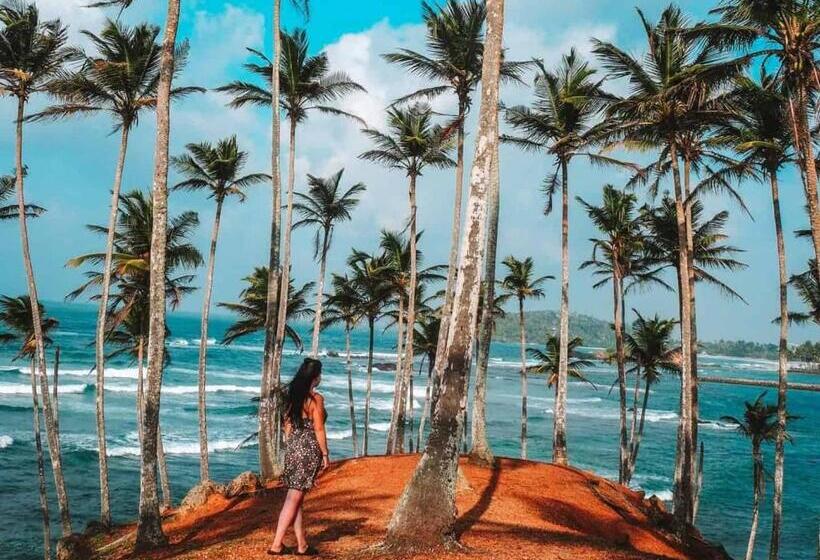 بنسيون Sanjeewa Inn