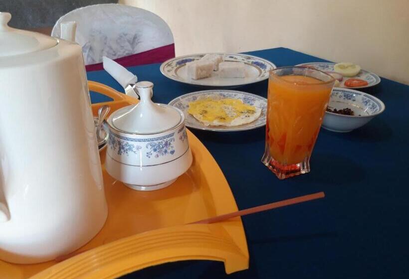 بنسيون Sanjeewa Inn