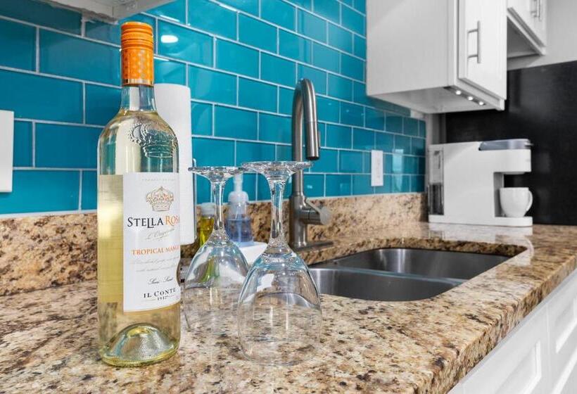 Resort Otel Ocean Front Luxury Grand Cayman Restort, 10 Pools, Hot Tubs, Lazy River, Water Park, 2 Onsite Restau