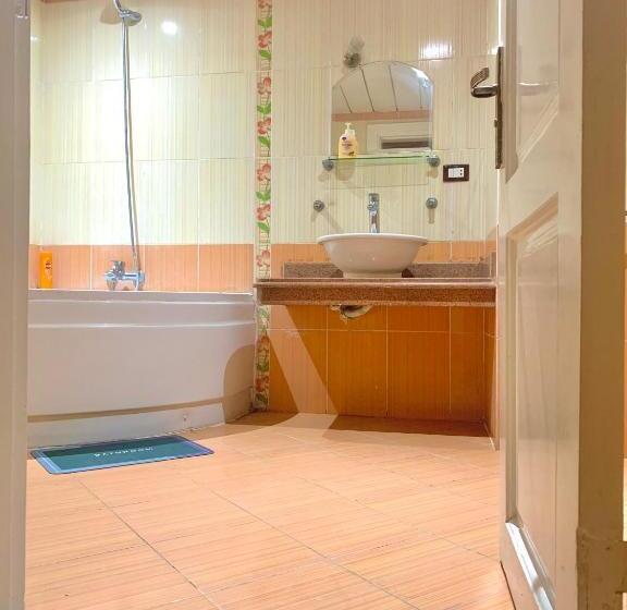 Airport Hotel Room   Sheraton