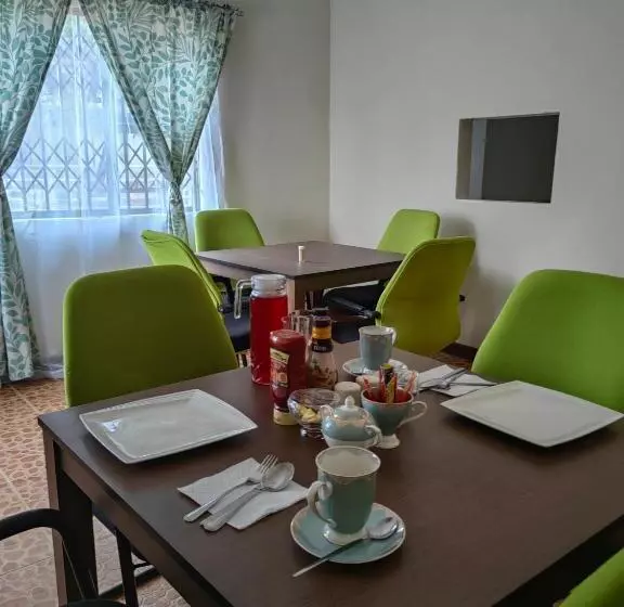 ベッドアンドブレックファースト Back Of The Moon Guesthouse