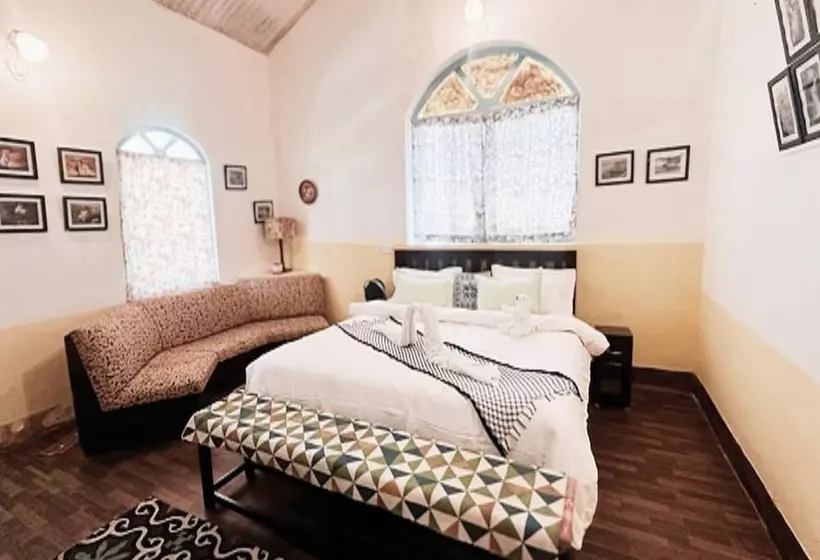 تختخواب و صبحانه La Address Retreat   The Heritage Homestay