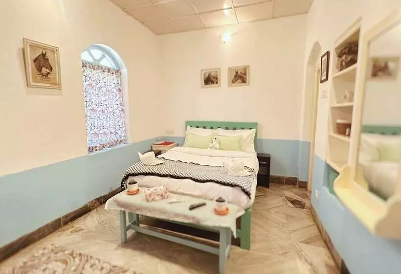 تختخواب و صبحانه La Address Retreat   The Heritage Homestay