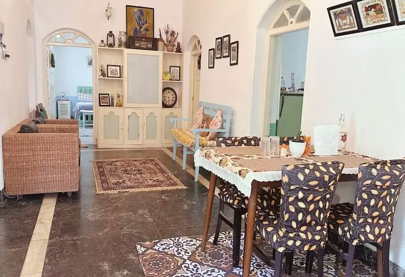 تختخواب و صبحانه La Address Retreat   The Heritage Homestay
