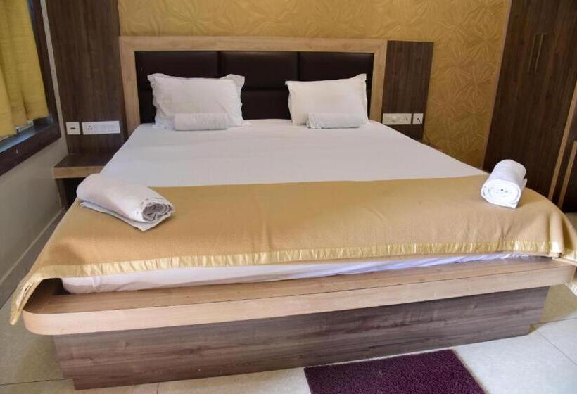 ホテル Adhunik Palace