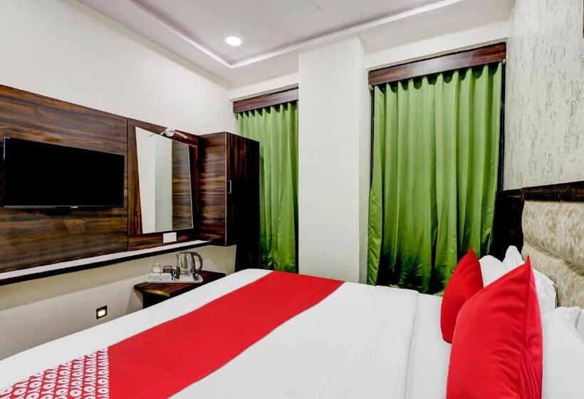 ホテル Adhunik Palace