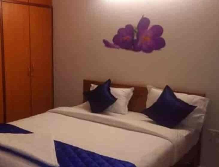 ホテル Adhunik Palace